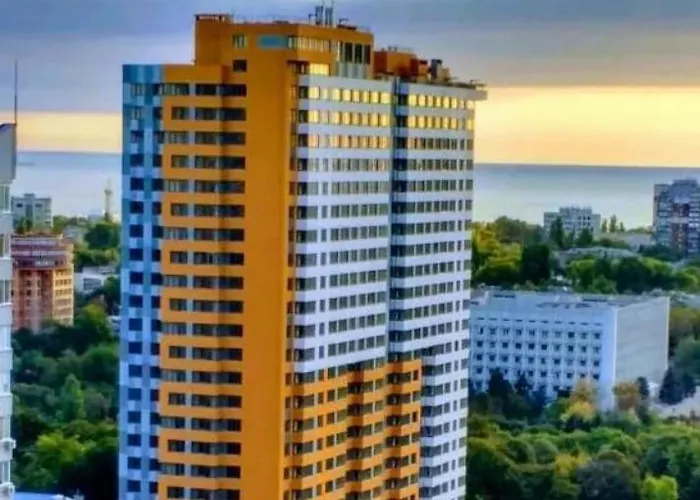 с балконом *