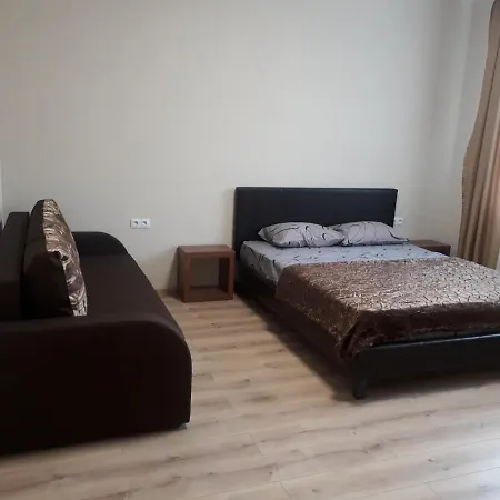 с балконом Οδησσός