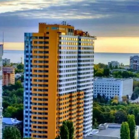 с балконом *